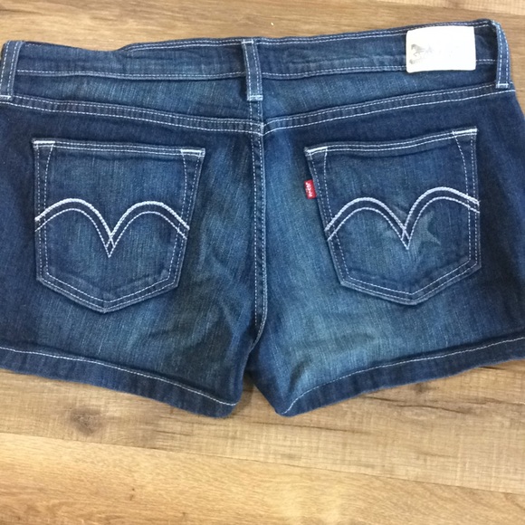 NEW Levi’s Faded Blue Denim Jean Shorts Size 10 - Picture 2 of 5